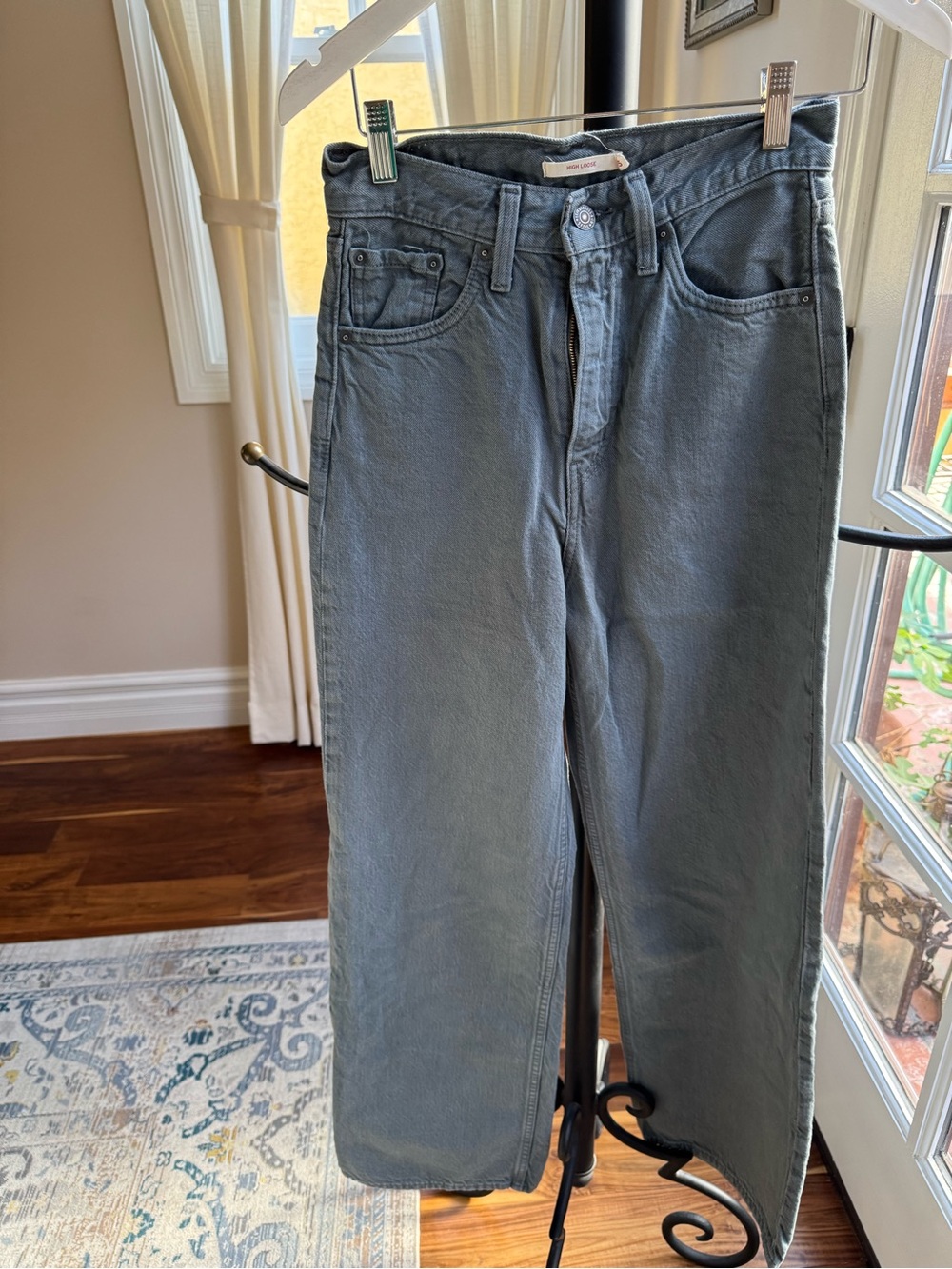 Levi’s Woman High Loose Gray Straight-Leg Jeans 25/31